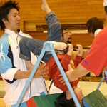 「回転はこんな風にします」と水鳥選手が見本